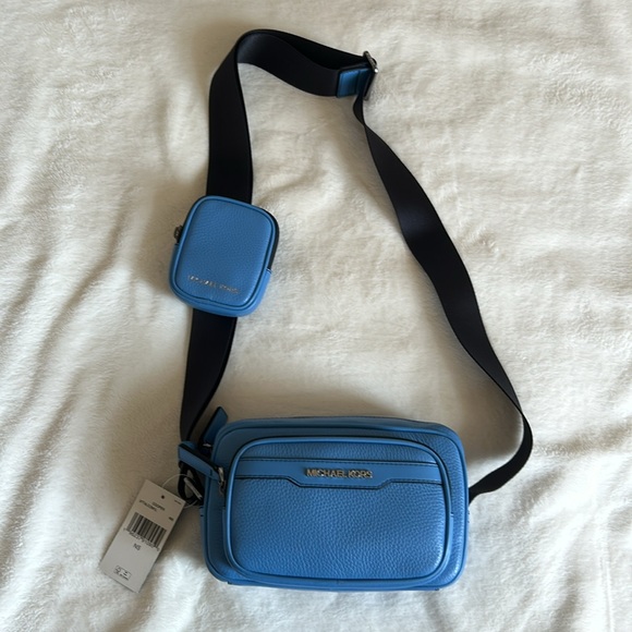 NWT Michael Kors leather camera bag with detachable pouch - Picture 4 of 8